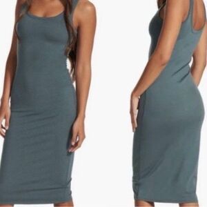 Vuori Women's Sleeveless Midi Dress in Blue